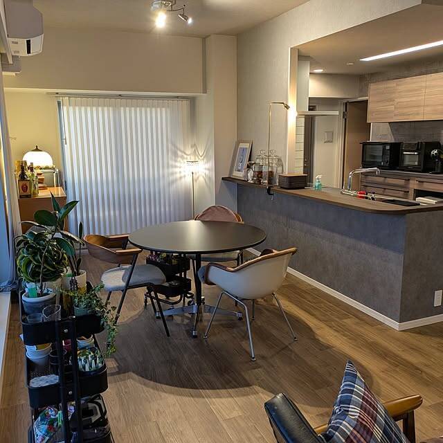 「広く大きな窓のある、ミッドセンチュリー×インダストリアルな住まい」 by okayuさん