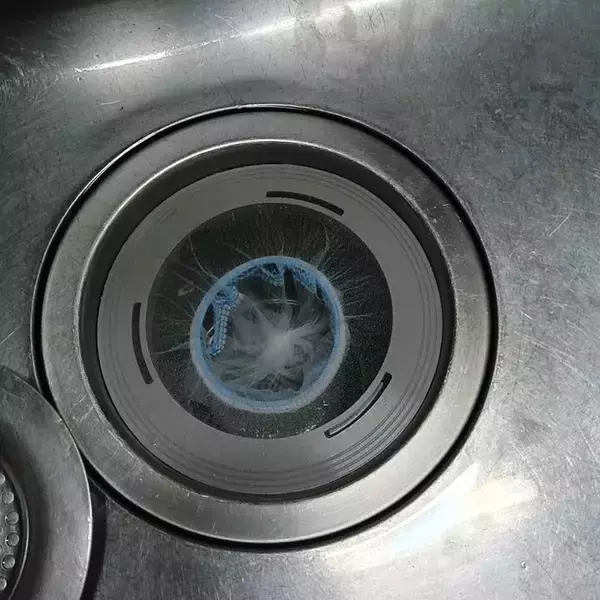 「【高コスパアイテム】掃除の手間を減らせるキッチン排水カゴ バスケットいらず by Yurieさん」の画像