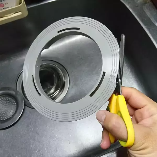 「【高コスパアイテム】掃除の手間を減らせるキッチン排水カゴ バスケットいらず by Yurieさん」の画像