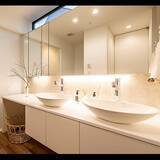 「ハイクラスなムードで暮らしに潤いを。ホテルスタイルの洗面所づくりのコツ＆コーディネート実例」の画像1