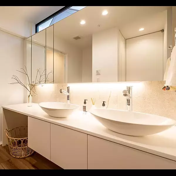 「ハイクラスなムードで暮らしに潤いを。ホテルスタイルの洗面所づくりのコツ＆コーディネート実例」の画像