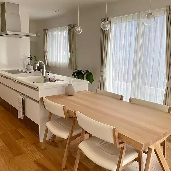 「長く使うほど愛着が増す♪シンプルで心地よい空間をかなえるカリモクの家具」の画像