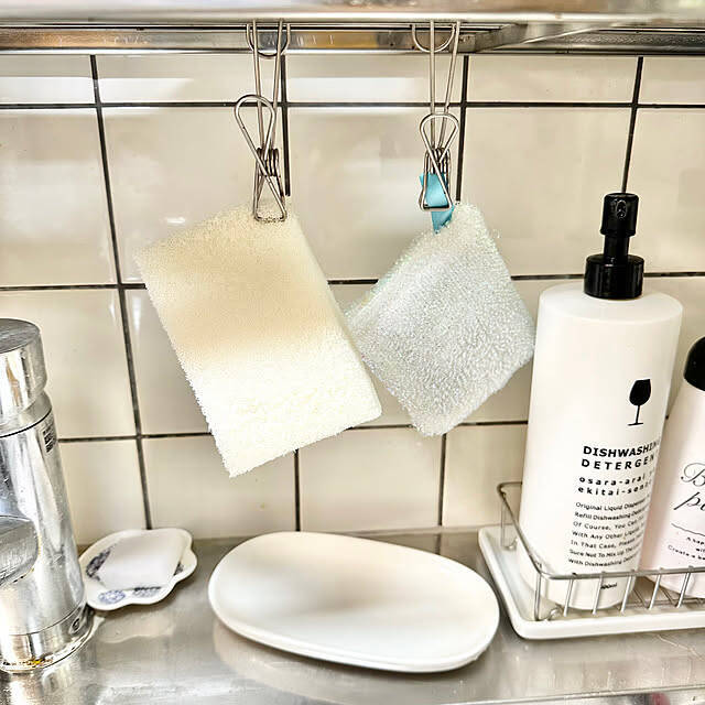どこに置くかもう迷わない！衛生的で使いやすいキッチンスポンジの置き方アイデア