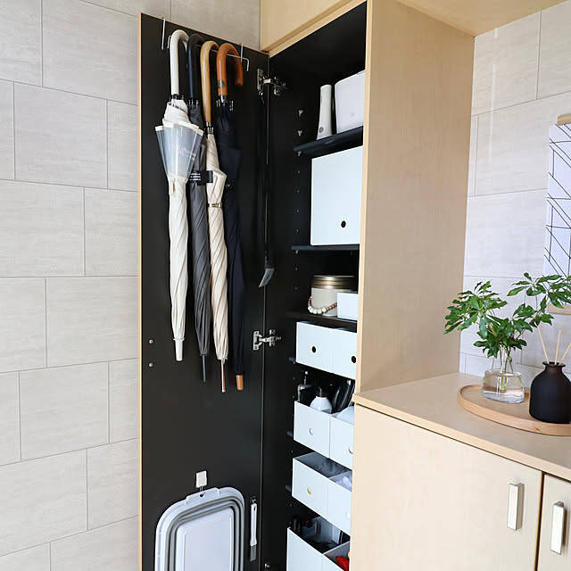 100均のアイテムで限られたスペースを上手に活用！玄関の収納力がアップする工夫10選