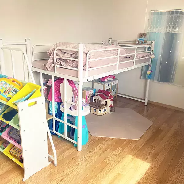 「ベッド下を有効活用して限られたスペースも広々と♪ニトリのロフトベッドで叶える快適なお部屋作り」の画像