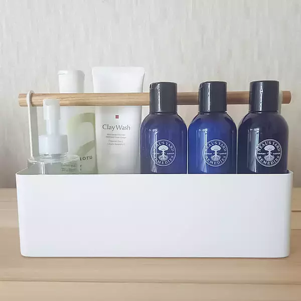 「使いやすく清潔に♪掃除も楽になるシャンプーの置き方アイデア」の画像