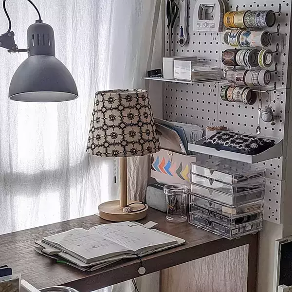 「DIY初心者さんでも大丈夫！ダイソーのデザインボードで作る便利空間」の画像