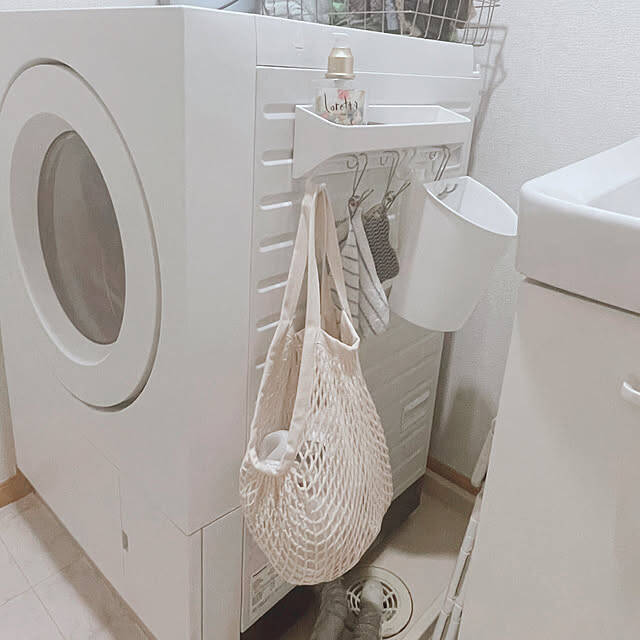 縦の空間を上手に使って省スペースを実現。賢い吊るす収納の実例6選