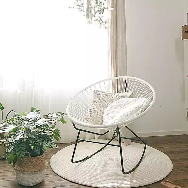 「デザイン性と座り心地に惚れ惚れ♡アカプルコチェアを取り入れた上質な空間」の画像