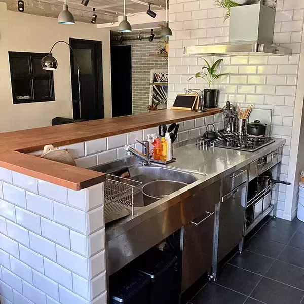 「ワンランクアップした雰囲気に。実用的で美しいステンレスがある空間」の画像