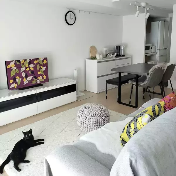 「【写真でルームツアー】モノトーンでつくる、すっきりとしたモダン空間。sakuraさんのお家をご紹介！」の画像