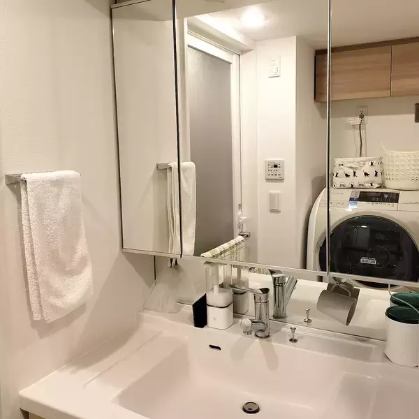 「【写真でルームツアー】モノトーンでつくる、すっきりとしたモダン空間。sakuraさんのお家をご紹介！」の画像