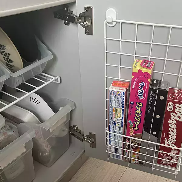 「100均で整う！見た目もすっきり使いやすいシンク周り収納」の画像