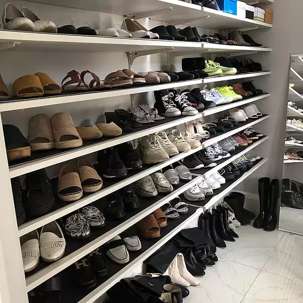 「靴選びが楽しくなる毎日に！シューズクローク収納の実例6選」の画像