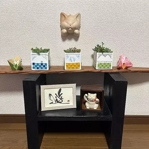 「貼ったり塗ったりの簡単アレンジで自分好みに大変身♡ダイソーの植木鉢でリメイク＆DIYを楽しみませんか？」の画像