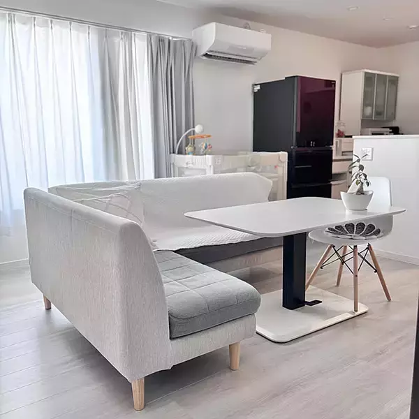 「食事もくつろぎも1つの空間で叶う！いろいろなレイアウトで楽しむ、ソファダイニングのある暮らし」の画像