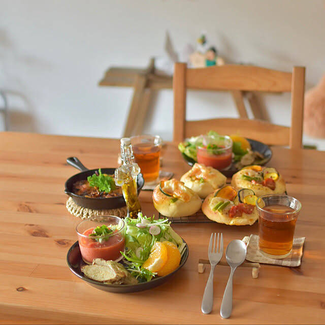 いつもの食卓がカフェごはんになる♪ニトリのスキレット鍋を使ったテーブルコーディネート