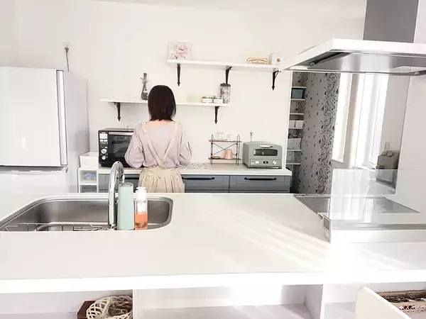 「「ホワイト×ブルーグレーでつくる、優しく可愛い北欧風キッチン」 by mikoさん」の画像