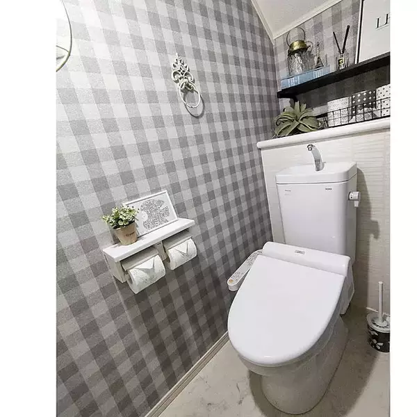 「掃除しやすく汚れにくく！トイレの床を清潔に保つ方法」の画像