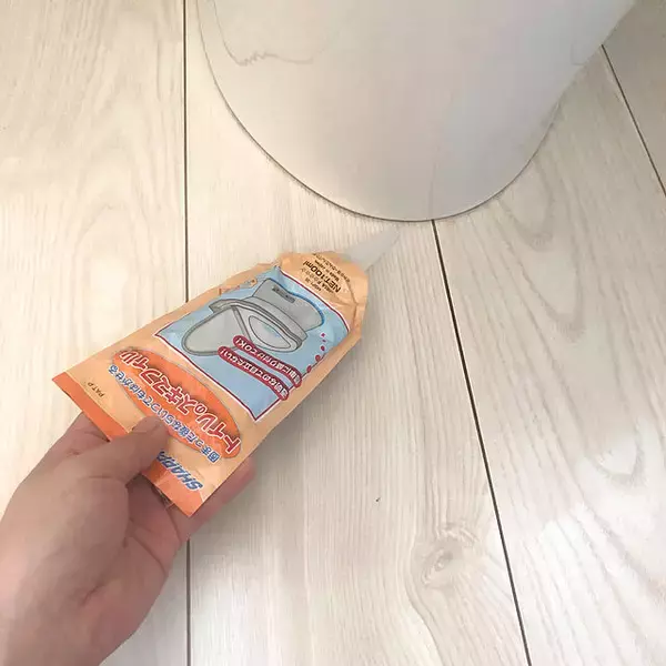 「掃除しやすく汚れにくく！トイレの床を清潔に保つ方法」の画像