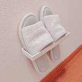 「プチプラアイテムで空間を無駄なく使う！セリアの浮かせる収納アイデア集」の画像7