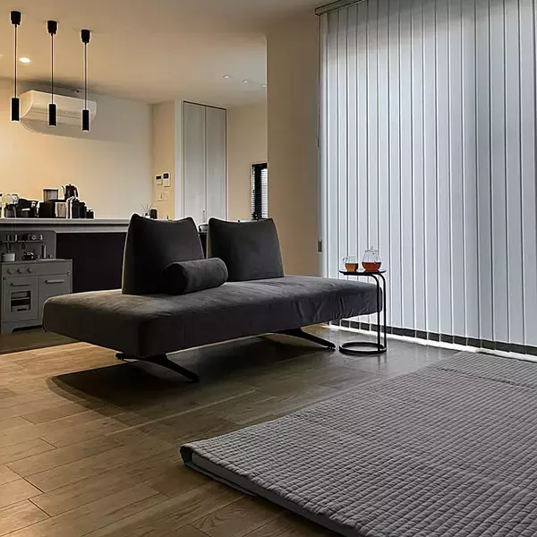 「お部屋づくりに迷ったら試してみてほしい！上品で落ち着きのあるグレーインテリアの実例紹介」の画像