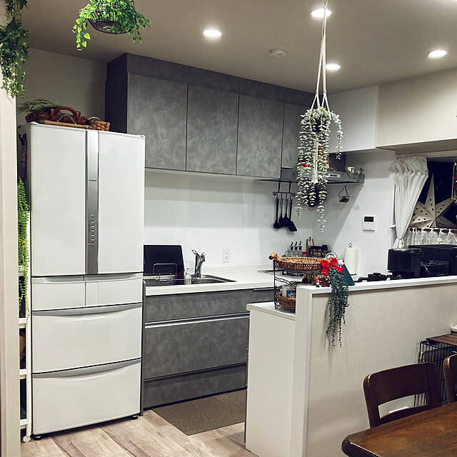 お部屋づくりに迷ったら試してみてほしい！上品で落ち着きのあるグレーインテリアの実例紹介