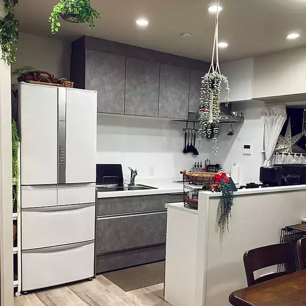 「お部屋づくりに迷ったら試してみてほしい！上品で落ち着きのあるグレーインテリアの実例紹介」の画像