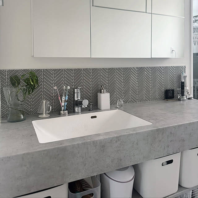 お部屋づくりに迷ったら試してみてほしい！上品で落ち着きのあるグレーインテリアの実例紹介