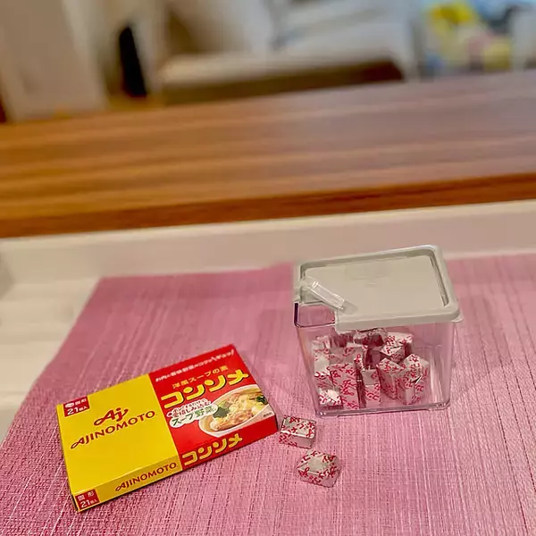 「調味料入れも「じゃないアイテム」のアイデアも大活躍♪100均を活用したキッチンの調味料収納」の画像