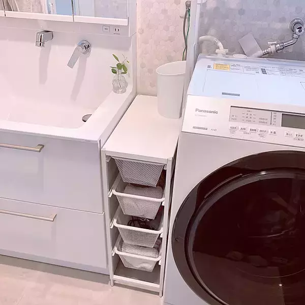 「限られたスペースを有効活用！IKEAのアイテムで作る理想のランドリー収納」の画像