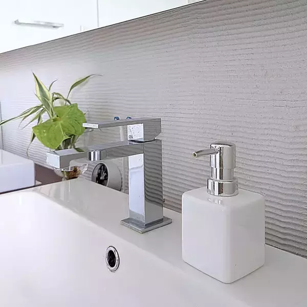 「毎朝の身支度で気分が上がる♪洗面台まわりで使いたいセリアのアイテム」の画像