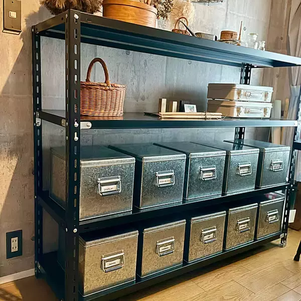 「おうちの中がスッキリ整理できる☆バリエーション豊富なスチールラックの活用法6選」の画像