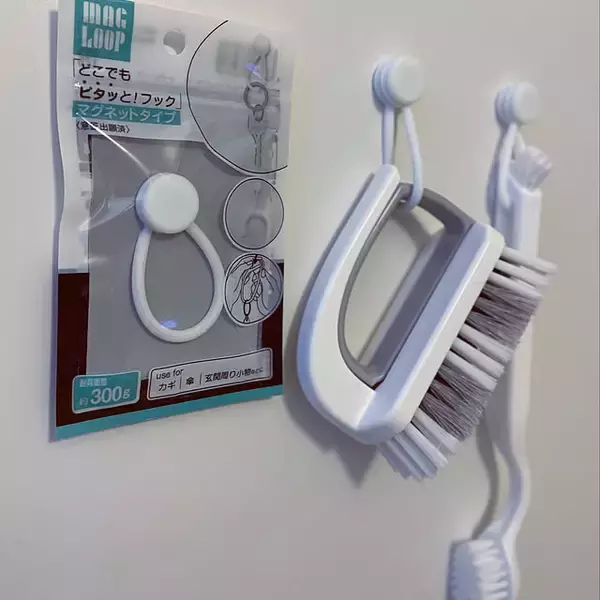 「あらゆるものを浮かせて整える♪家中で大活躍な100均のマグネットアイテム」の画像