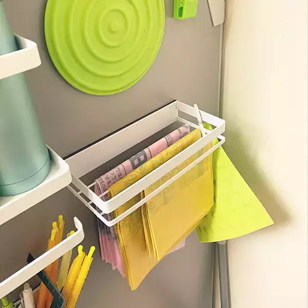 「あらゆるものを浮かせて整える♪家中で大活躍な100均のマグネットアイテム」の画像