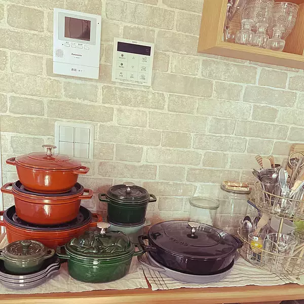 「「素材の重なりを、景色に変えて。木の温もりとグリーンが溶け合うカフェ風スタイル」 by kozさん」の画像