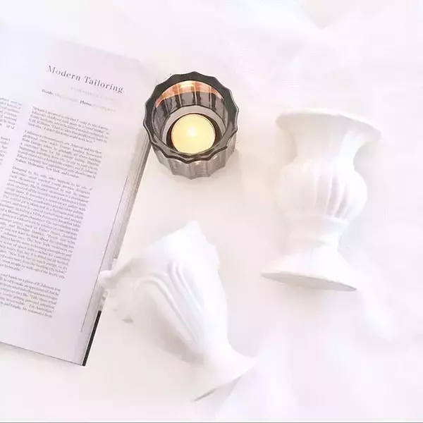 「見つけたらすぐGETしたい！ダイソーで人気の「フラワーベース」」の画像