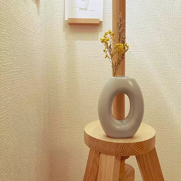 「見つけたらすぐGETしたい！ダイソーで人気の「フラワーベース」」の画像