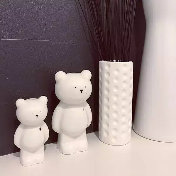 「見つけたらすぐGETしたい！ダイソーで人気の「フラワーベース」」の画像