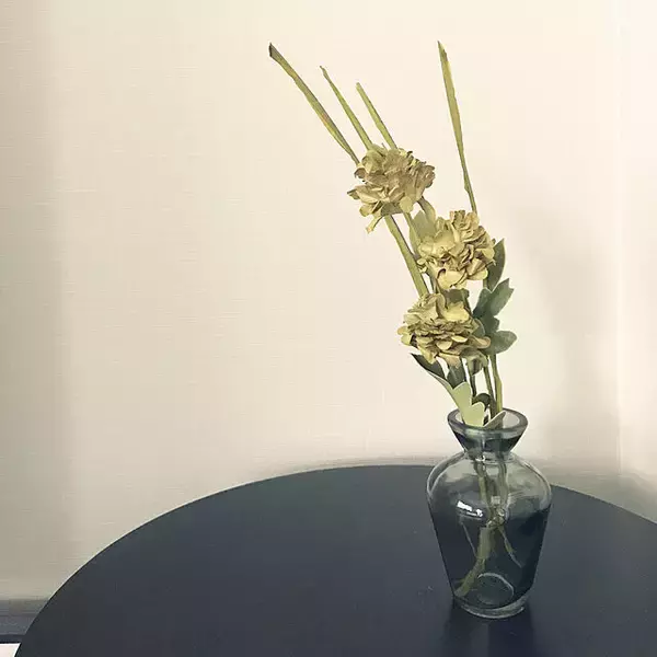 「見つけたらすぐGETしたい！ダイソーで人気の「フラワーベース」」の画像