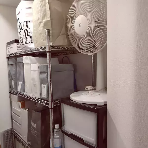 「納戸の使い勝手がぐんとアップする！収納アイテムや壁面を活用した収納アイデア6選」の画像