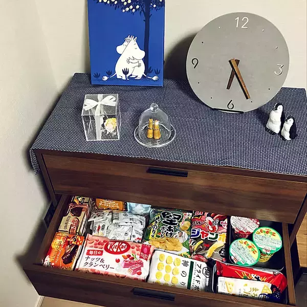 「食べ忘れも買い忘れも防げる！みんなが大好きなお菓子収納のアイデア集」の画像