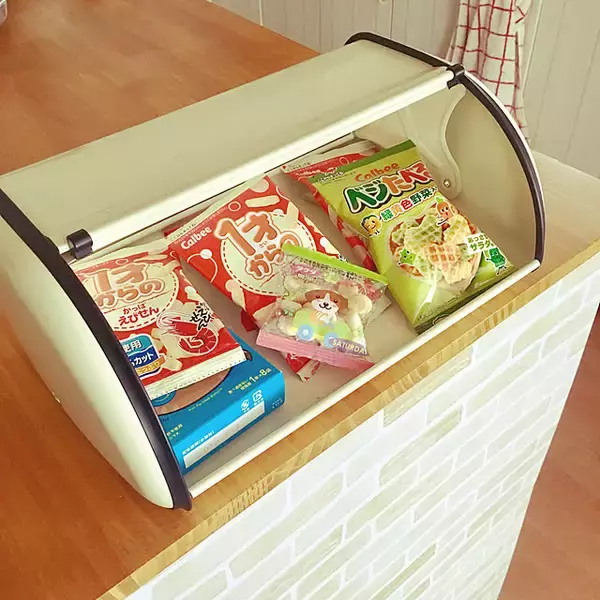 「食べ忘れも買い忘れも防げる！みんなが大好きなお菓子収納のアイデア集」の画像