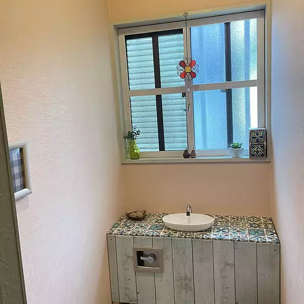 「DIYで理想のトイレに♪タンクレス風リメイクのアイデア6選」の画像