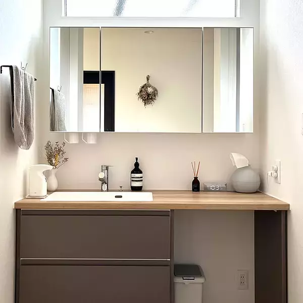 「おうちのストレスを減らしてくれる♪セリアのアイテムで浮かせる収納」の画像