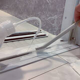 「便利グッズを活用して掃除の手間がぐっと楽に♪サッシやレールの掃除アイデア6選」の画像1