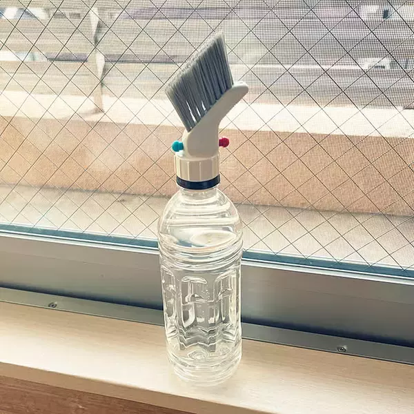 「便利グッズを活用して掃除の手間がぐっと楽に♪サッシやレールの掃除アイデア6選」の画像