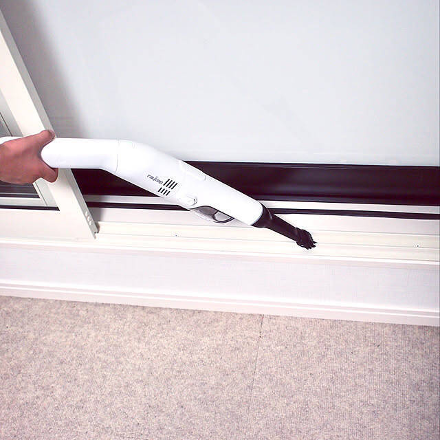 便利グッズを活用して掃除の手間がぐっと楽に♪サッシやレールの掃除アイデア6選