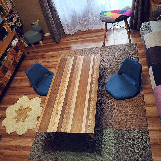 床でくつろぐのにこれが最適！座椅子を使った快適なくらし