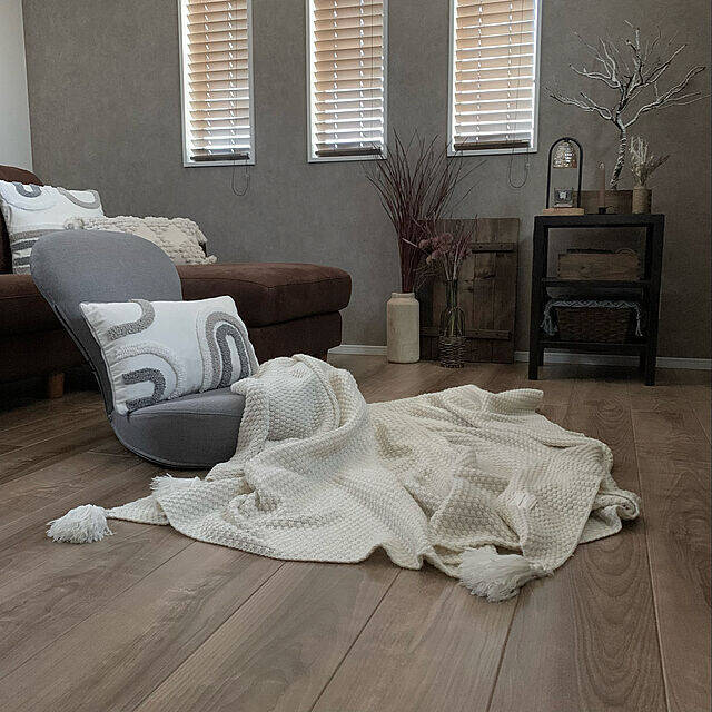 床でくつろぐのにこれが最適！座椅子を使った快適なくらし